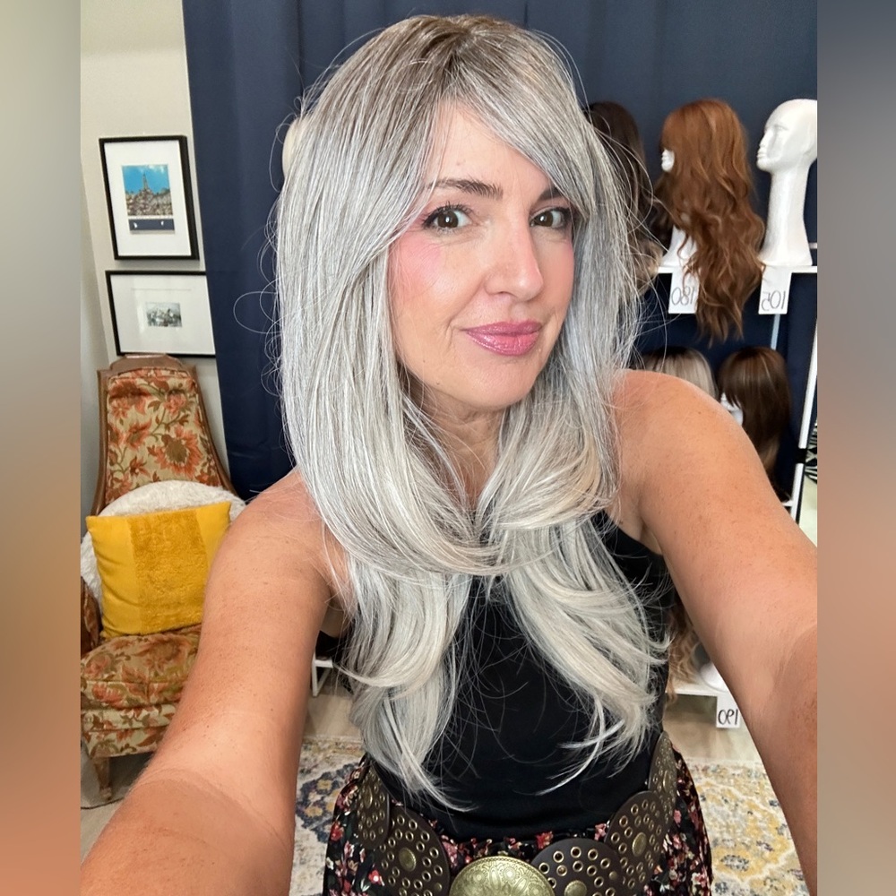 Silver Long Layered Women's Wig - Stylish Gray Blend